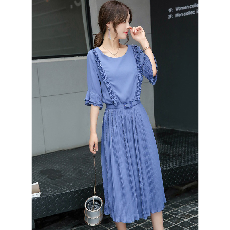 kudapy เดรสสั้นสีฟ้า คอกลม แขน3ส่วนปลายแขนระบาย2ชั้น ด้านหน้าตกแต่งด้วยระบายอัดพลีท2ข้าง