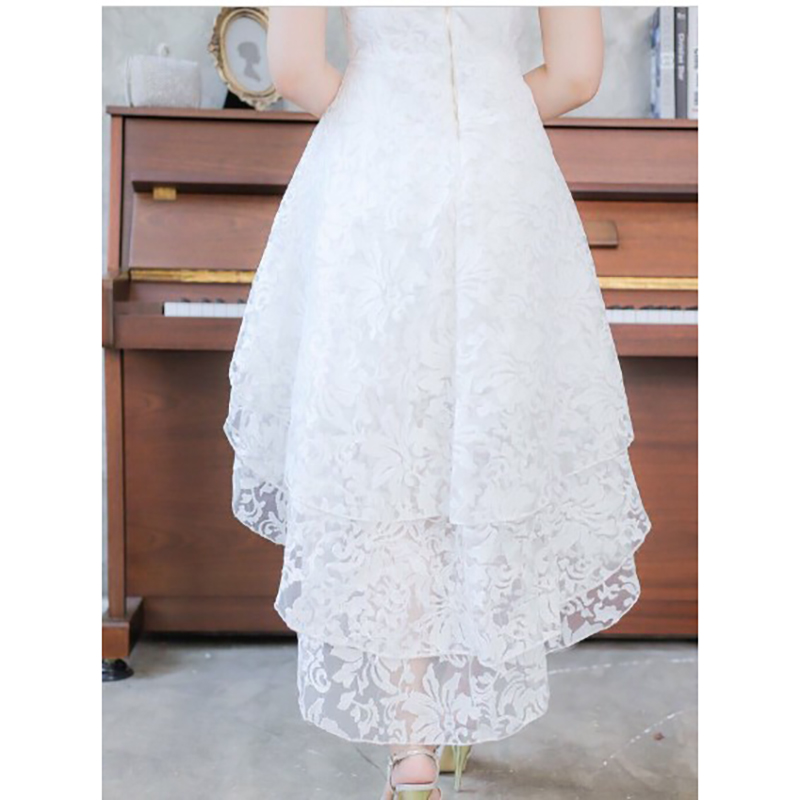 kudapy เดรสสีขาว กระโปรงหน้าสั้นหลังยาวลูกไม้ แขนกุด เย็บซ้อนระบาย 3ชั้น เนื้อผ้าไหมแก้วปักลายสวย อยู่ทรงตามรูป