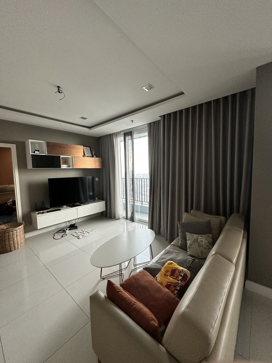 สนใจชมห้องติดต่อได้เลย Line ID: Smile-easy ปล่อยเช่าคอนโด เดอะ เมโทรโพลิส สำโรง อินเตอร์เชนจ์ (The Metropolis Samrong Interchange) - 3ห้องนอน 3ห้องน้ำ 1ห้องนั่งเล่น - ใกล้ BTS สำโรง - ขนาดห้อง 146 ตรม. ชั้น 30