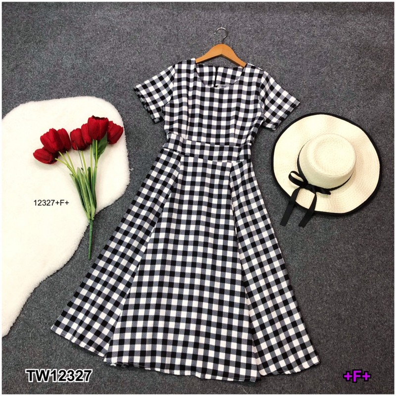 kudapy เดรสยาวสีดำ กรมท่า แดง คอกลมแขนสั้น ผ้าทอลายสก็อต กระโปรงยาวปล่อยระบาย มีซิปหลัง