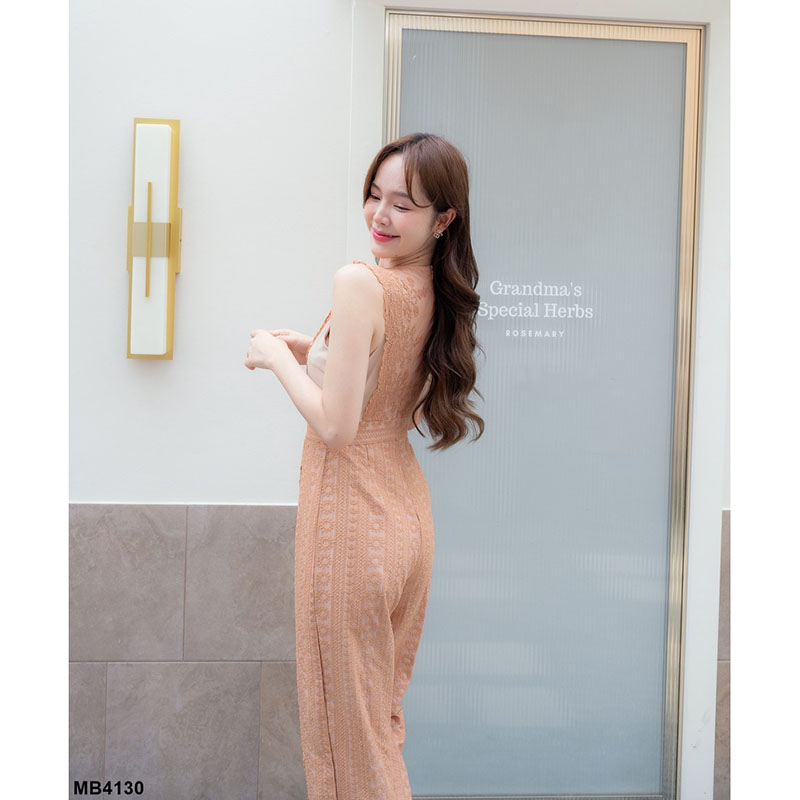 kudapy จั้มสูทขายาวลูกไม้สีขาว/สีส้มอิฐ แขนกุด ใส่สวยสบาย