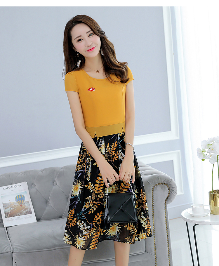 ชุดเดรสสีเหลืองใส่ทำงาน ตัวเสื้อเป็นผ้าชีฟองสีเหลือง 2 ชั้น