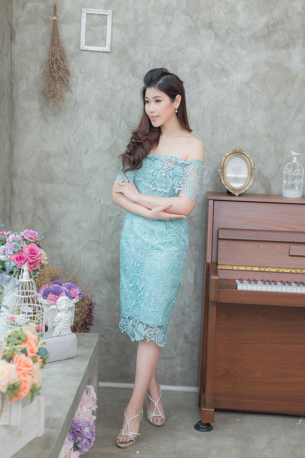 kudapy ชุดเดรสลูกไม้เปิดไหล่ สีเขียวมิ้น ลูกไม้ฝรั่งเศสเนื้อดีเกรดพรีเมี่ยม ผ้านุ่มใส่สบายไม่คัน งานมีซับในอย่างดี