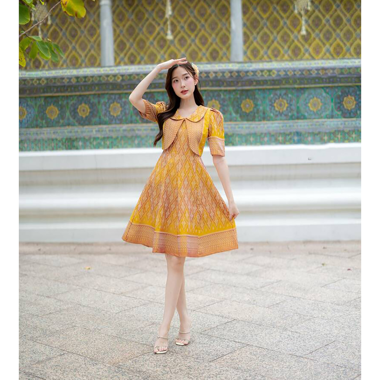 kudapy เดรสสั้นสีเหลือง ผ้าไทยกั๊กคอบัวใส่ทำงาน ออกงานสวยดูดี