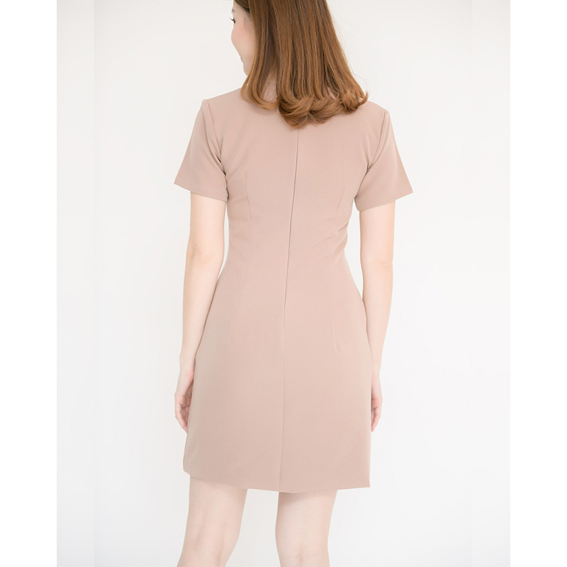 kudapy เดรสสั้นสีมัทฉะ/สีส้มอิฐ/สีน้ำตาลอมชมพู คอวีทรงตรง ดีเทลแต่งกระดุมช่วงคอเก๋ๆ กระเป๋าเจาะสองข้างใส่ของได้จริง