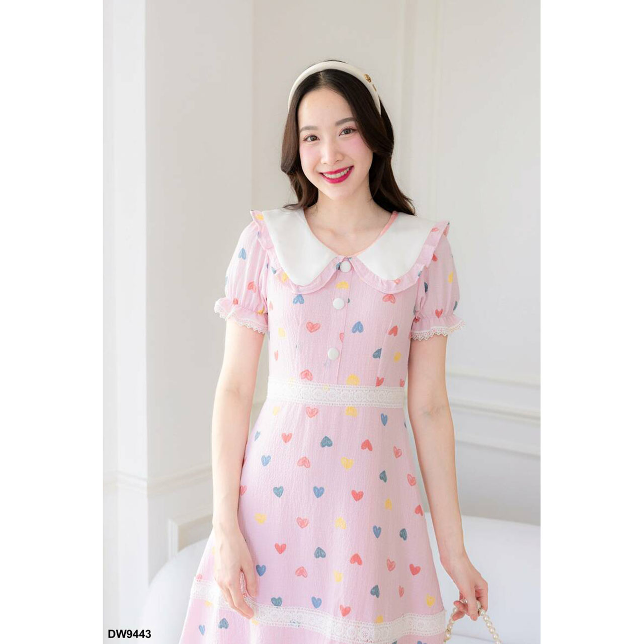 kudapy เดรสสั้นสีครีม สีชมพู สีม่วง คอปกแต่งเอวลูกไม้ลายหัวใจ