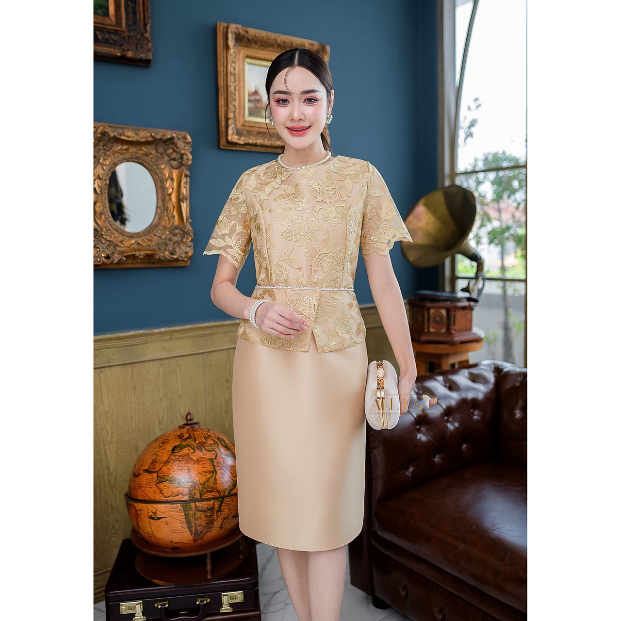 kudapy เดรสสั้นสีชมพู/สีทอง ผ้าไหมลูกไม้ งานตัวกระโปรงเป็นผ้าไหมตัวเสื้อเป็นลูกไม้ปัก