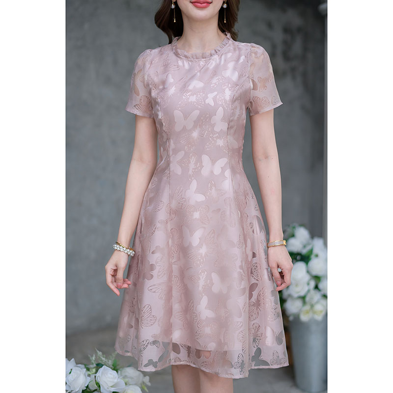 kudapy เดรสสั้นสีชมพูนู้ด/สีม่วง ผ้าแก้ว ทอลายผีเสื้อ สวยหวาน ช่วงคอมีดีเทลจับจีบสวย แพทเทิ้ลตีเกล็ดยาว ใส่แล้วทำให้ดูเอวเพรียวสวย