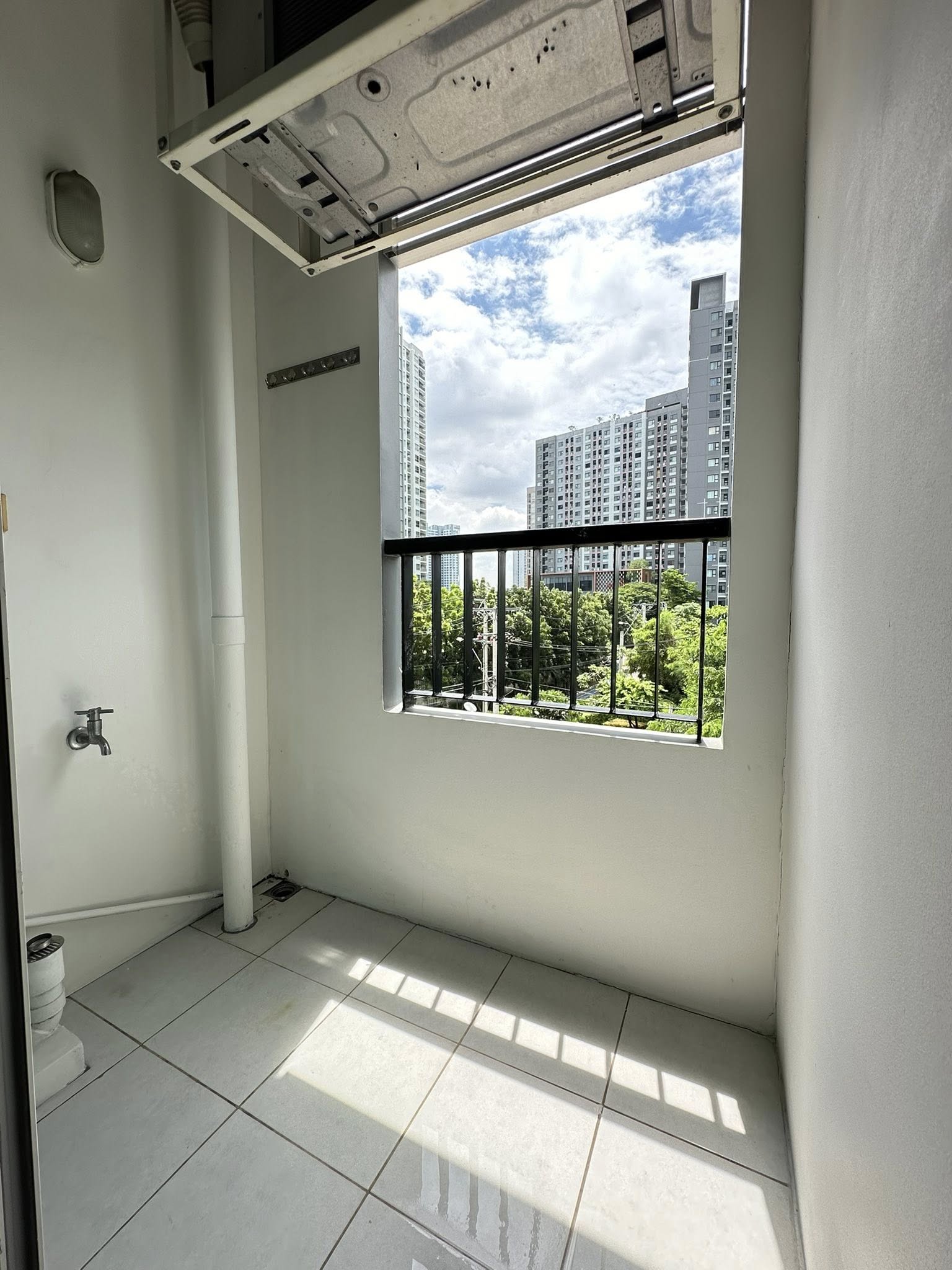 ให้เช่าคอนโด คอนโด แอสปาย สาทร-ตากสิน (บริคโซน) (Aspire Sathorn-Taksin (Brick Zone)) Low Rise โซนพื้นที่ BTS วุฒากาศ 📍 ห้องแบบ Studio / 1ห้องน้ำ / โซนครัวปิด ·ขนาดห้อง 29 ตรม. ชั้น 4