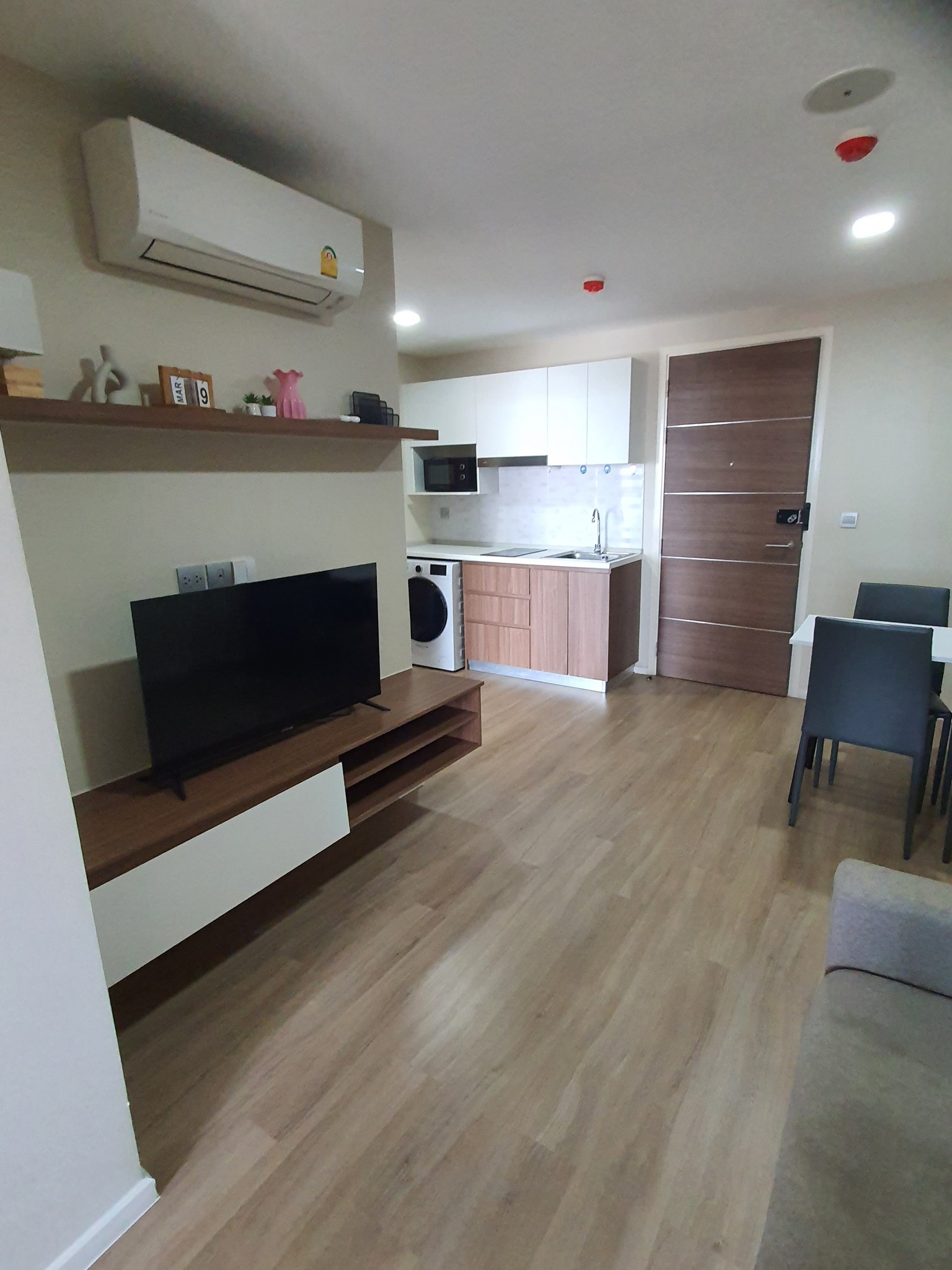 ให้เช่าห้องแบบ 2ห้องนอน 1ห้องน้ำ โซนพื้นที่ ถนนนาคนิวาส เดอะคริสตัล เอกมัย-รามอินทรา คอนโด Atmoz Ladprao 71(แอทโมซ ลาดพร้าว 71) Low Rise ขนาดห้อง 46 ตรม. ชั้น 8 ตึก B