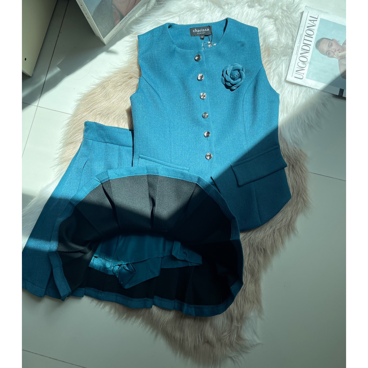 kudapy ชุดเซ็ทสีดำ/สีเทา/สีขียว/สีชมพู เสื้อแขนกุด+กระโปรง set เสื้อแขนกุด แต่งกระดุมจริงด้านหน้า