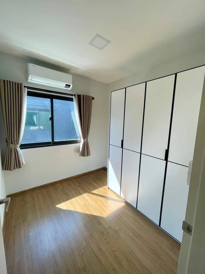 ให้เช่าทาวน์โฮม Pleno Sukhumvit-Bangna 2 (พลีโน่ สุขุมวิท-บางนา 2) โซนพื้นที่ ห้างเมกาบางนา (อีเกีย) 3 ห้องนอน 2 ห้องน้ำ 1 ห้องครัว จอดรถได้ 2 คัน