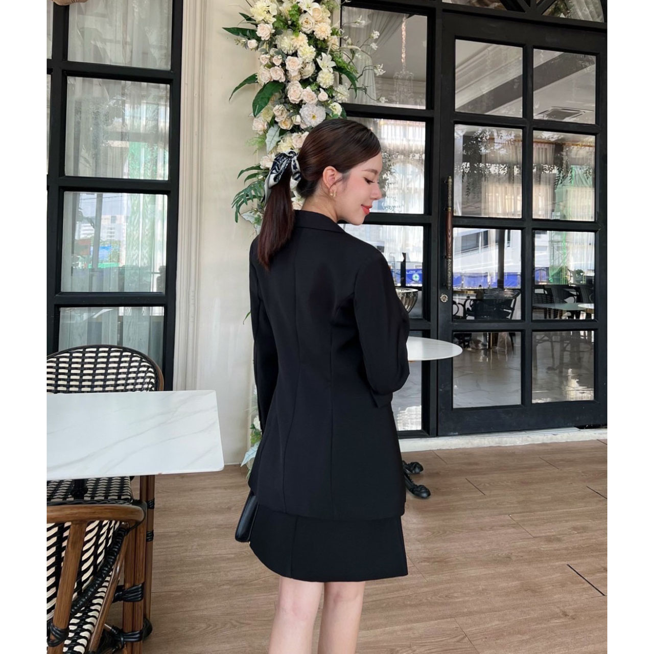 kudapy เสื้อสูท+กระโปรง ผ้าดีมากเว่อร์ ตัวเสื้อแต่งกระดุมด้านหน้า 4 เม็ด มีซับในทั้งตัว