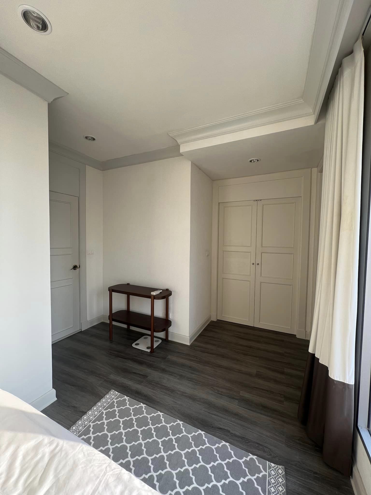 ปล่อยเช่าคอนโด Pathumwan Resort : ปทุมวัน รีสอร์ท - โซนพื้นที่ BTS พญาไท - 2ห้องนอน 2ห้องน้ำ 1ห้องนั่งเล่น - ขนาดห้อง 92 ตรม. ชั้น 2 แต่สูงเท่าตึก 10 ชั้น (ลานจอดรถ 8 ชั้น)