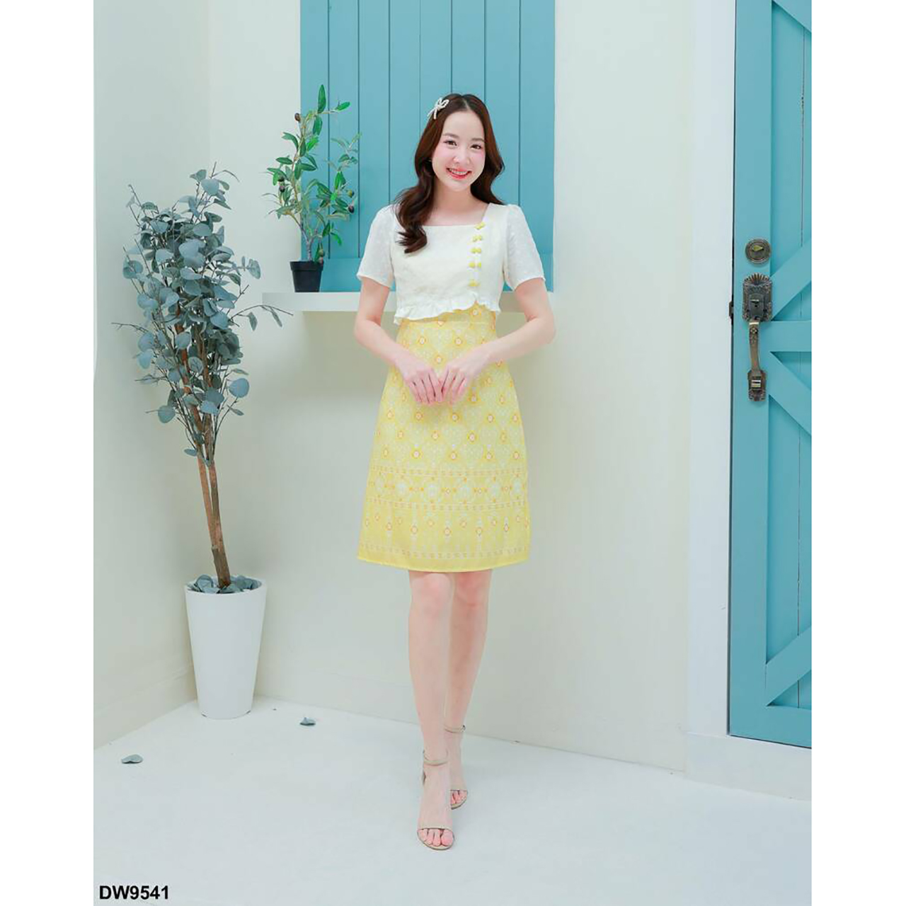 kudapy เดรสคอเหลี่ยมเสื้อลายปักแต่งกระดุม