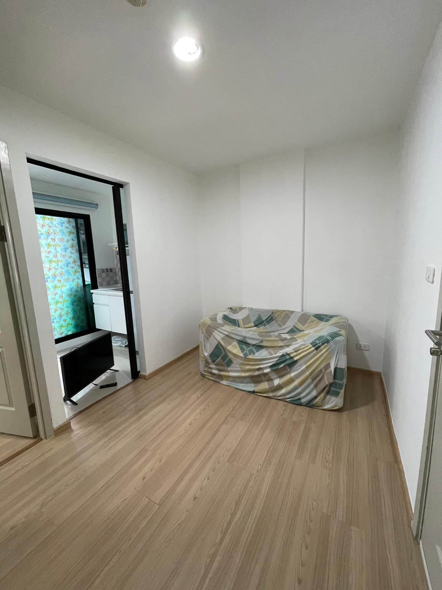 ให้เช่าห้องพร้อมอยู่เครื่องใช้ไฟฟ้าครบ Line ID : Smile-easy ที่ บี ลอฟท์ สุขุมวิท 115