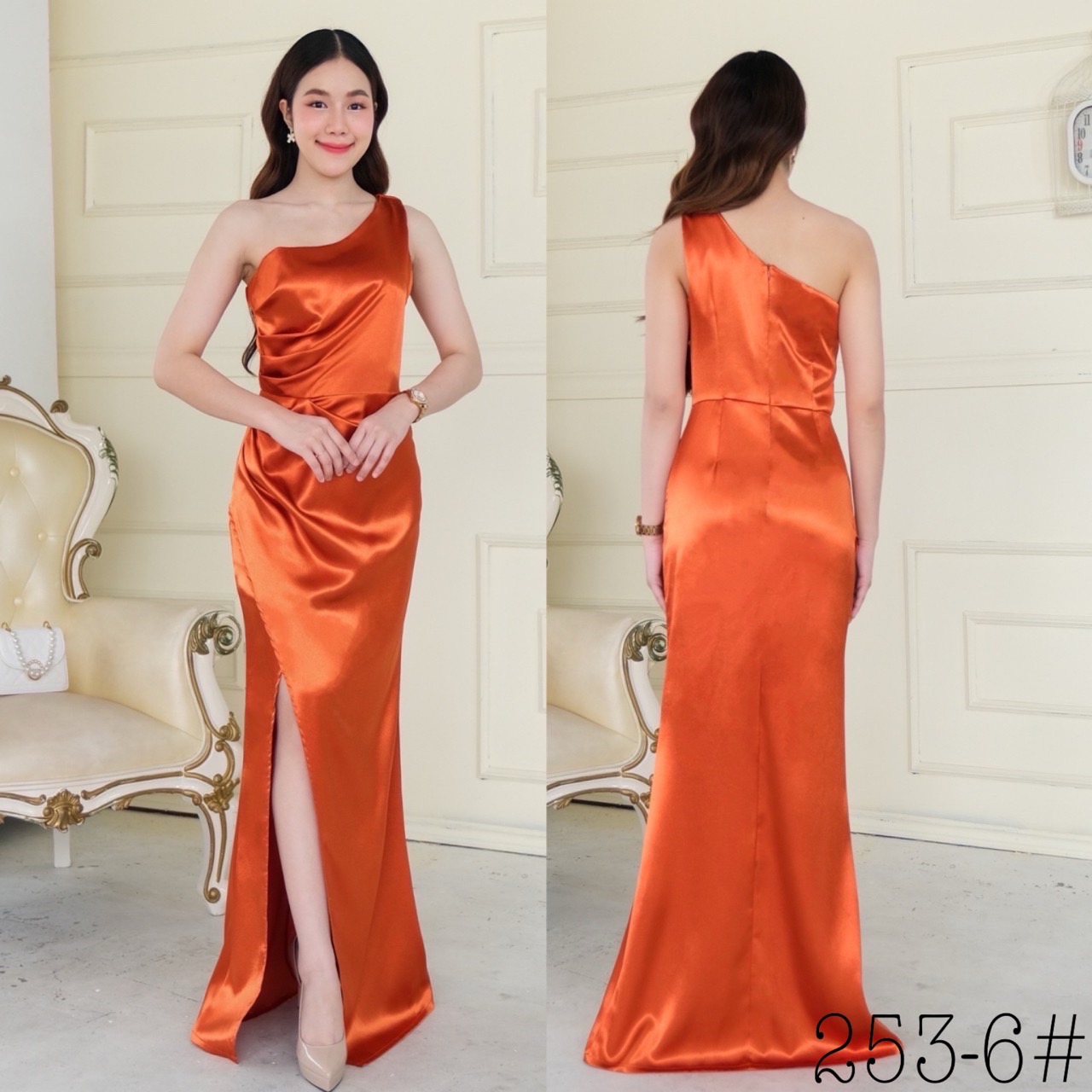 kudapy เดรสยาว บ่าเดี่ยวจับจีบช่วงเอว ผ่ากระโปรงสาบทบหน้า ผ่าข้างเดินโชว์ขา