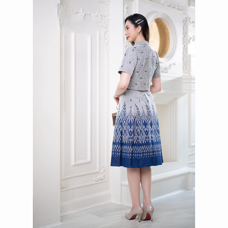 kudapy ชุดเซทสีเทา เสื้อทรงคอจีนกระดุมจริง ผ้าถุงทรงจีบทวิส สวยงามใส่ได้หลายโอกาส ผ้าฝ้ายทอลาย