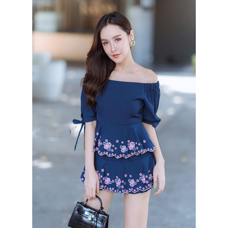 kudapy จั้มสูทขาสั้นสีกรมสวยขับผิว จั้มปาดไหล่ปลายแขนผูกโบว์