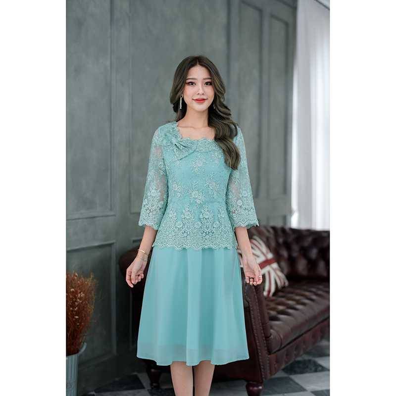 kudapy เดรสสั้นสีเขียวมิ้น/สีชมพู ลูกไม้ปัก ชุดนี้งานสวยหรูหราและหวาน เสื้อทรงแขนกระบอกห้าส่วน คอเหลี่ยมกว้างกำลังสวย กระโปรงเป็นผ้าชีฟอง ใส่ง่ายพริ้วสวยและสบาย