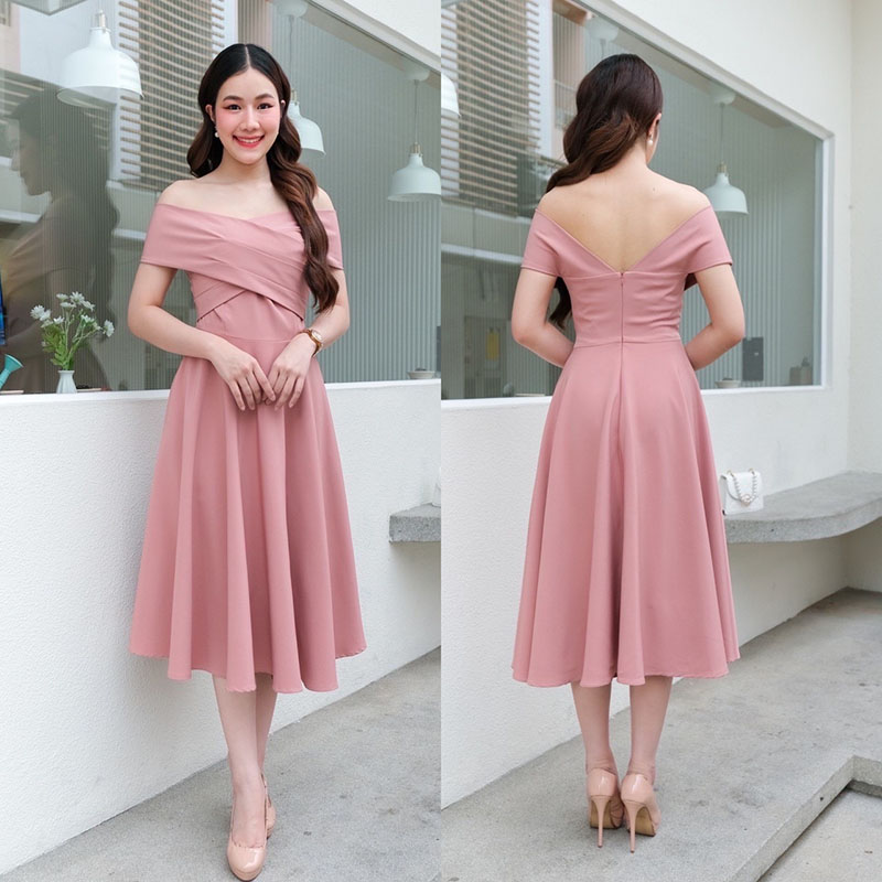 kudapy เดรสสั้นสีขาว/สีชมพู/สีเขียวมิ้นต์ เปิดบ่าไขว้อกใหญ่ กระโปรงบาน พริ้วๆ แบบไม่หวงผ้า