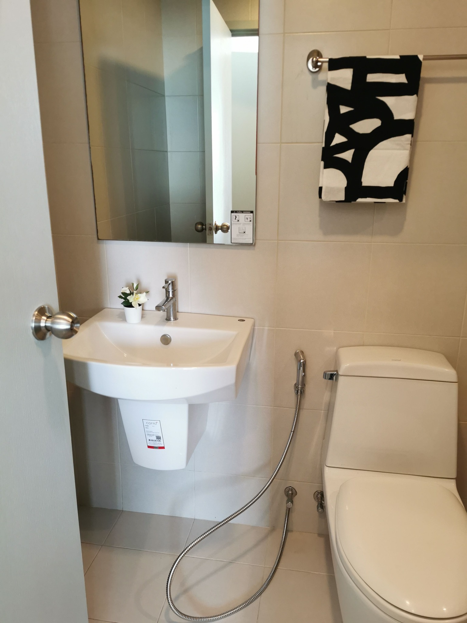 ให้เช่าคอนโด IDEO Mobi Sukhumvit Eastgate (ไอดีโอ โมบิ สุขุมวิท อีสท์เกต) High Rise โซนพื้นที่ BTS บางนา ห้องแบบ 1ห้องนอน 1ห้องน้ำ ขนาดห้อง 30 ตรม. ชั้น 22