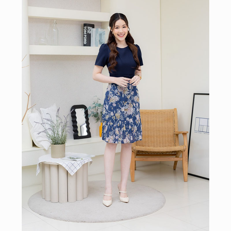 kudapy เดรสสั้นสีชมพู/สีครีม/สีกรม ทำงานช่วงล่างเป็นงานลูกไม้ฉลุ อัดพลีตสวยมากน้า ส่วนบนเป็นผ้าเรียบมินิเกิลมากก สีน่ารัก สุภาพ