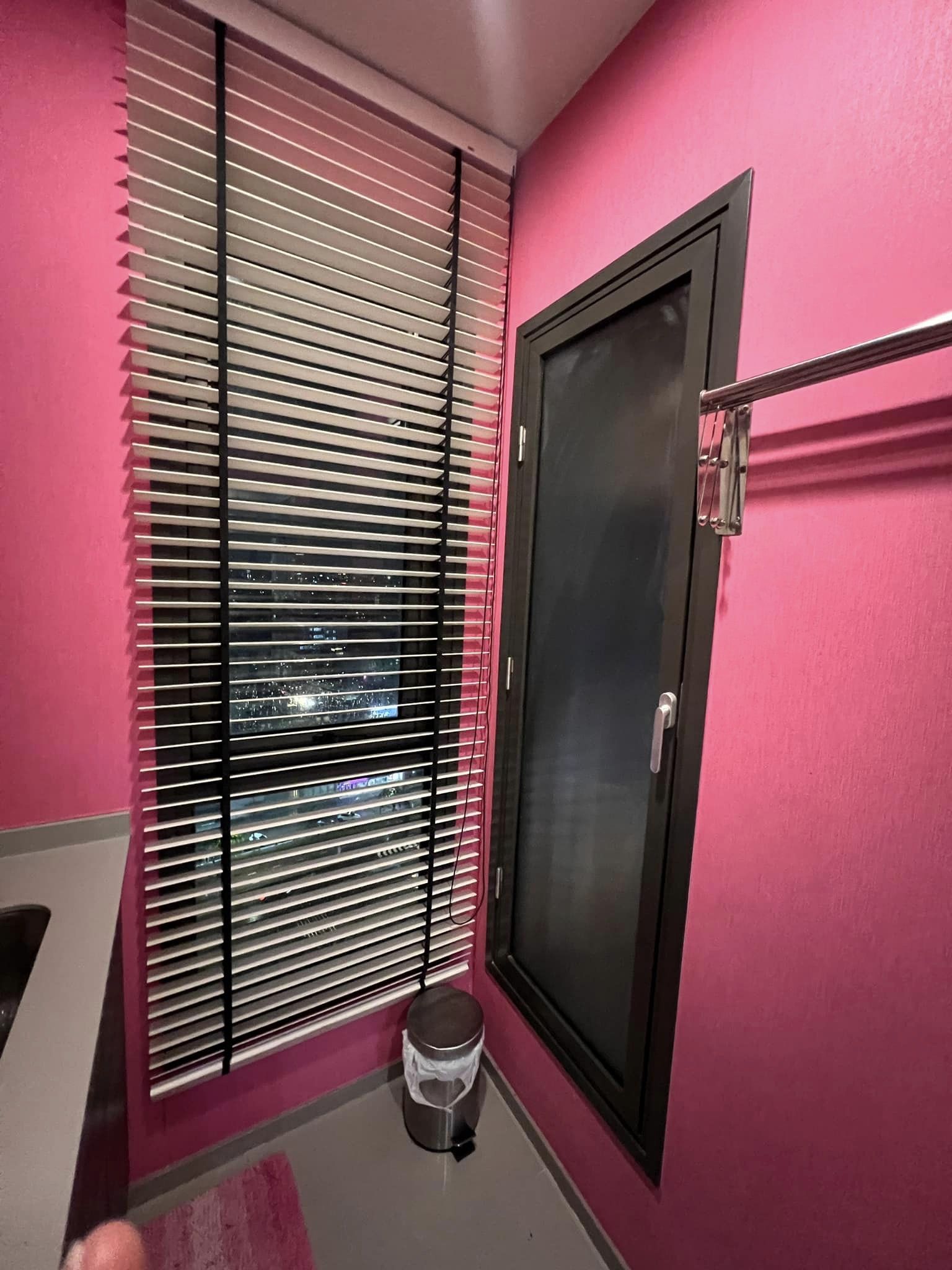 ปล่อยเช่าคอนโด Centric Ratchada-Huai Khwang (เซ็นทริค รัชดา-ห้วยขวาง) - 1ห้องนอน 1ห้องครัว 1ห้องน้ำ 1ห้องนั่งเล่น - ใกล้ MRT ห้วยขวาง - ขนาดห้อง 30 ตรม. ชั้น 17