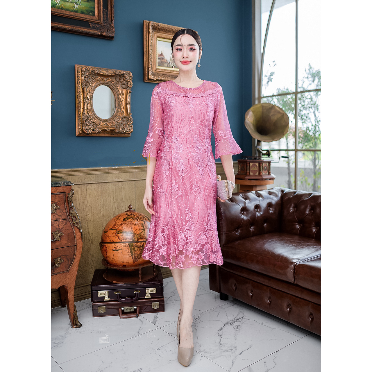 kudapy เดรสสั้นสีครีมทอง/สีชมพู ผ้าลูกไม้ทั้งชุด งานปักดอกไม้ประดับเลื่อม ลายแถวไม้เลื้อยปักสลับงานสวยดูดี