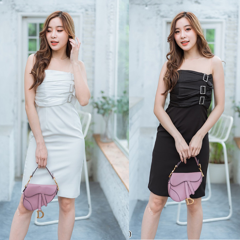 kudapy เดรสสั้นสีขาว/ดำ แขนกุดเข็มขัดอกสวยดูดี ใส่สบาย