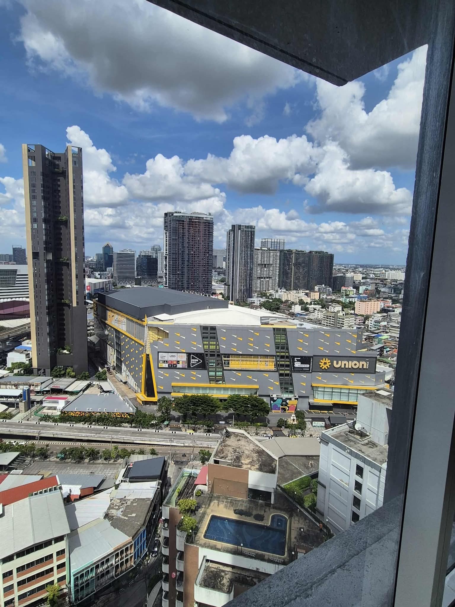 ให้เช่าคอนโด The Saint Residences (เดอะ เซนต์ เรสซิเดนซ์) โซน รถไฟฟ้า BTS ห้าแยกลาดพร้าว ห้องแบบ 2ห้องนอน / 2ห้องน้ำ ขนาดห้อง 57 ตรม. ชั้น 24