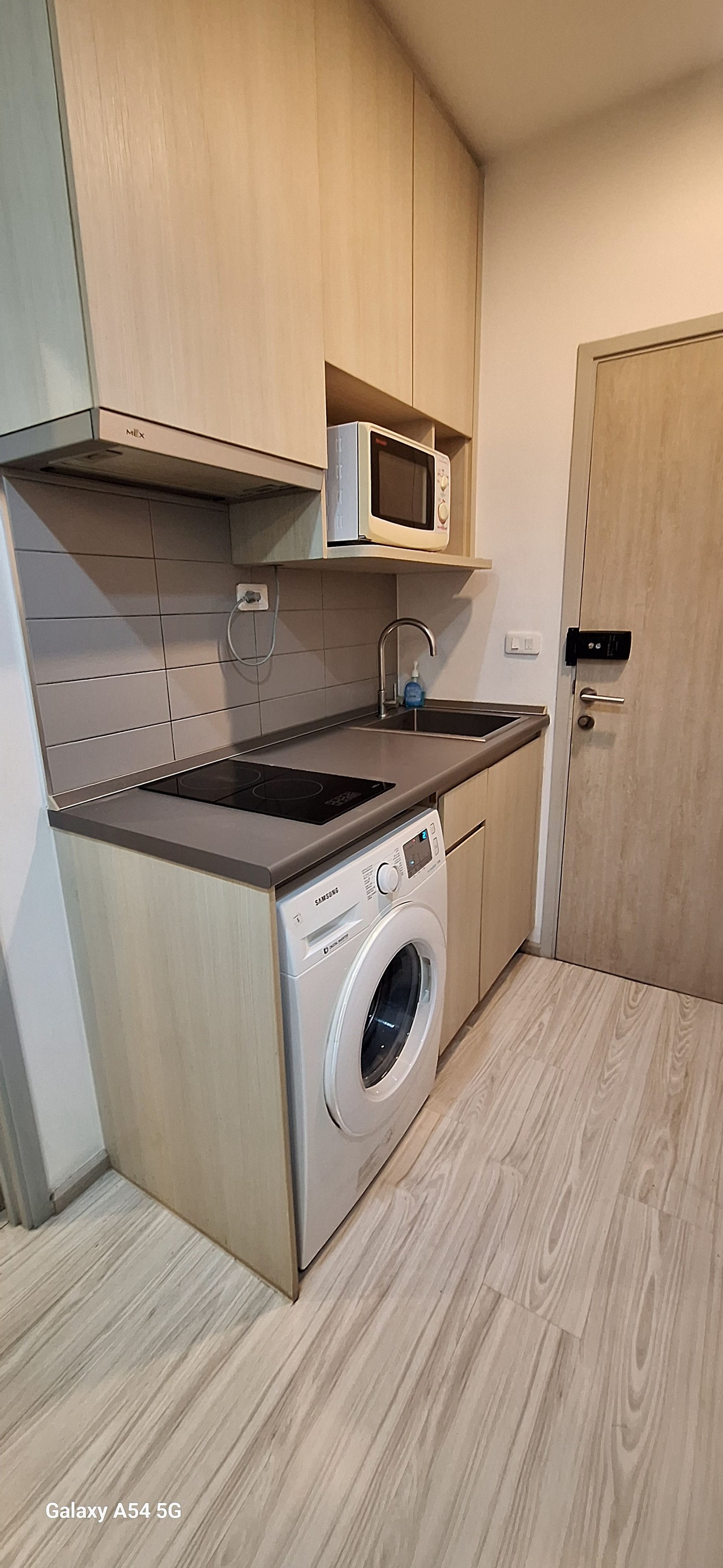 ให้เช่าห้องแบบ 1ห้องนอน 1ห้องน้ำ โซนพื้นที่ BTS บางนา คอนโด IDEO MOBI Sukhumvit Eastgate : ไอดีโอ โมบิ สุขุมวิท อีสท์เกต ขนาดห้อง 31 ตรม. ชั้น 8