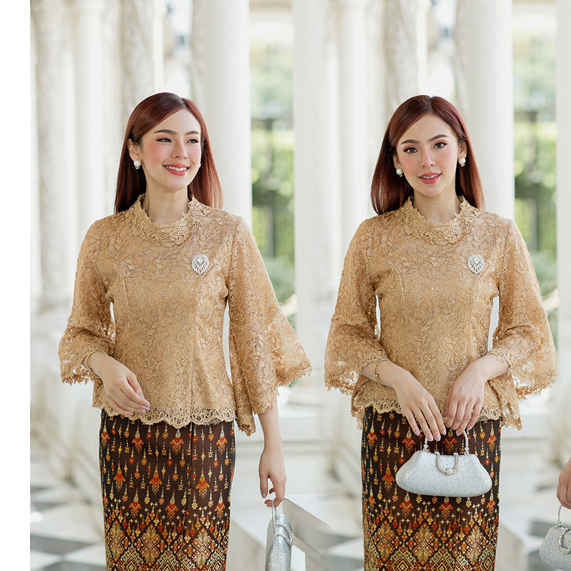 kudapy (เฉพาะเสื้อ) เสื้อลูกไม้สีฟ้า/สีส้มม่วง/สีทอง/สีขาว ตัวเสื้อใช้ผ้าลูกไม้ใยบวบเนื้อดีลายลูกไม้แน่นทั้งตัว ตัวเสื้อมาพร้อมซับในเนื้อดีในตัว