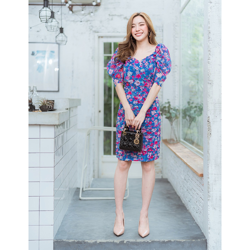 kudapy เดรสสั้นสีกรม/สีชมพู ลายดอกกระโปรงชั้นสวยดูดีใส่สบายผ้านุ่ม