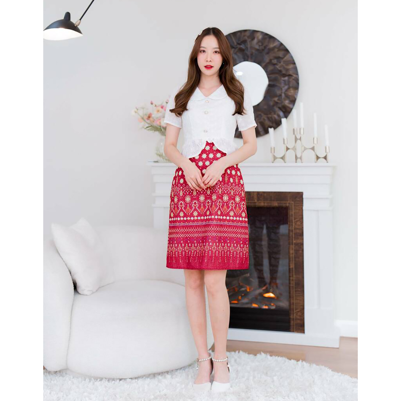 kudapy เดรสสั้นสีกรม/สีแดง/สีชมพู เสื้อผ้าฉลุขาวกระโปรงลายไทย