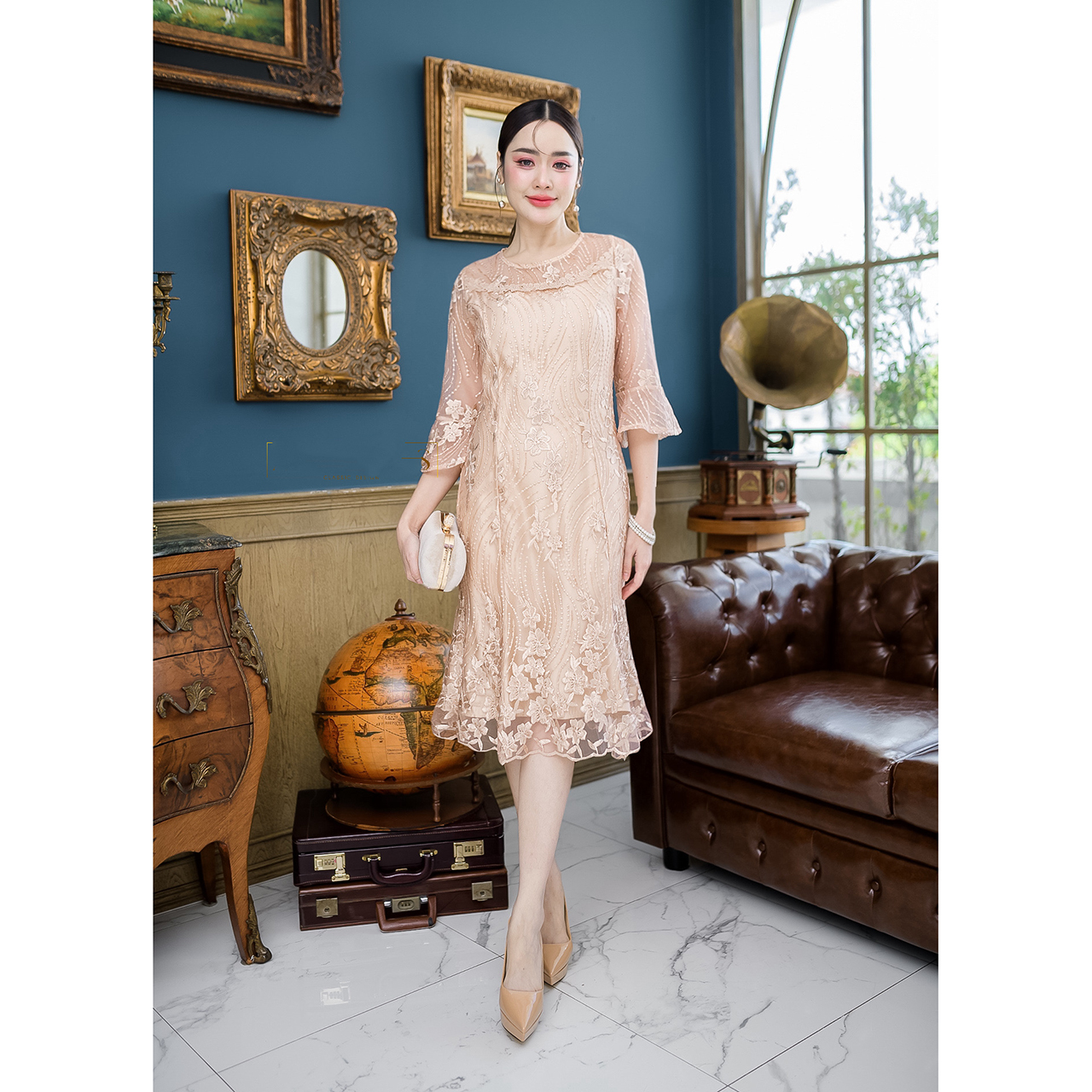 kudapy เดรสสั้นสีครีมทอง/สีชมพู ผ้าลูกไม้ทั้งชุด งานปักดอกไม้ประดับเลื่อม ลายแถวไม้เลื้อยปักสลับงานสวยดูดี