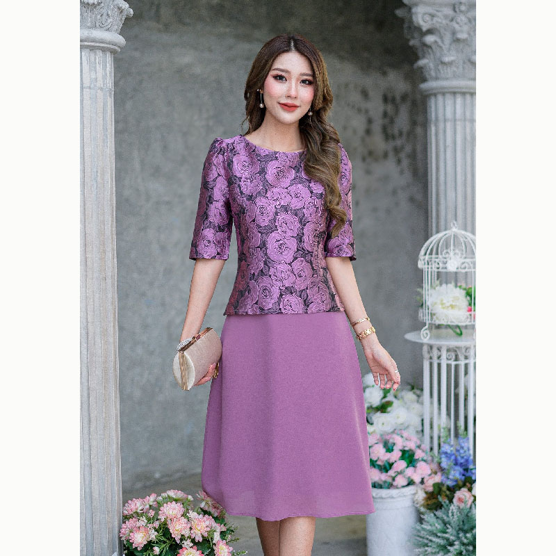 kudapy เดรสสั้นสีม่วง/สีน้ำตาล ผ้าลายกุหลาบ ลายนูนสวยโดดเด่น งานผ้านิ่ม ไม่แข็งกระด้าง ทรงแขนดูแพงมากเป็นทรงยกไหล่ดูหรูหรา