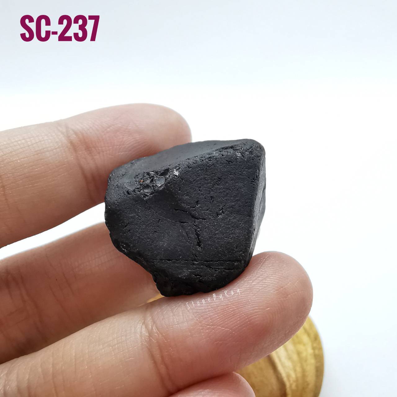 นิลก้อนธรรมชาติ (Black Spinel)