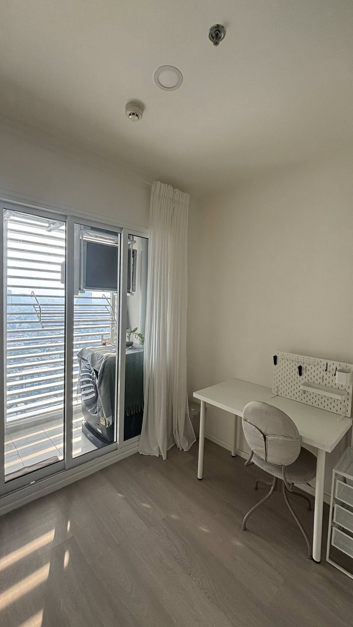 ให้เช่าห้องแบบ 1ห้องนอน 1ห้องน้ำ โซนพื้นที่ MRT บางพลัด คอนโด De LAPIS Charan 81 (เดอ ลาพิส จรัญ 81) High Low Rise ขนาดห้อง 35 ตรม. ชั้น 28