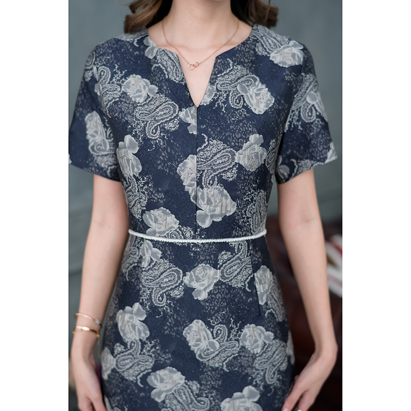 kudapy เดรสสั้นสีกรม/สีส้มเทา ผ้า jacquard ลายสวยมากๆ เนื้อผ้าดีไม่กระด้าง ดีเทลแต่งเอวด้วยลูกปัดสวยๆ มีซับในทั้งชุด ซิปหลัง