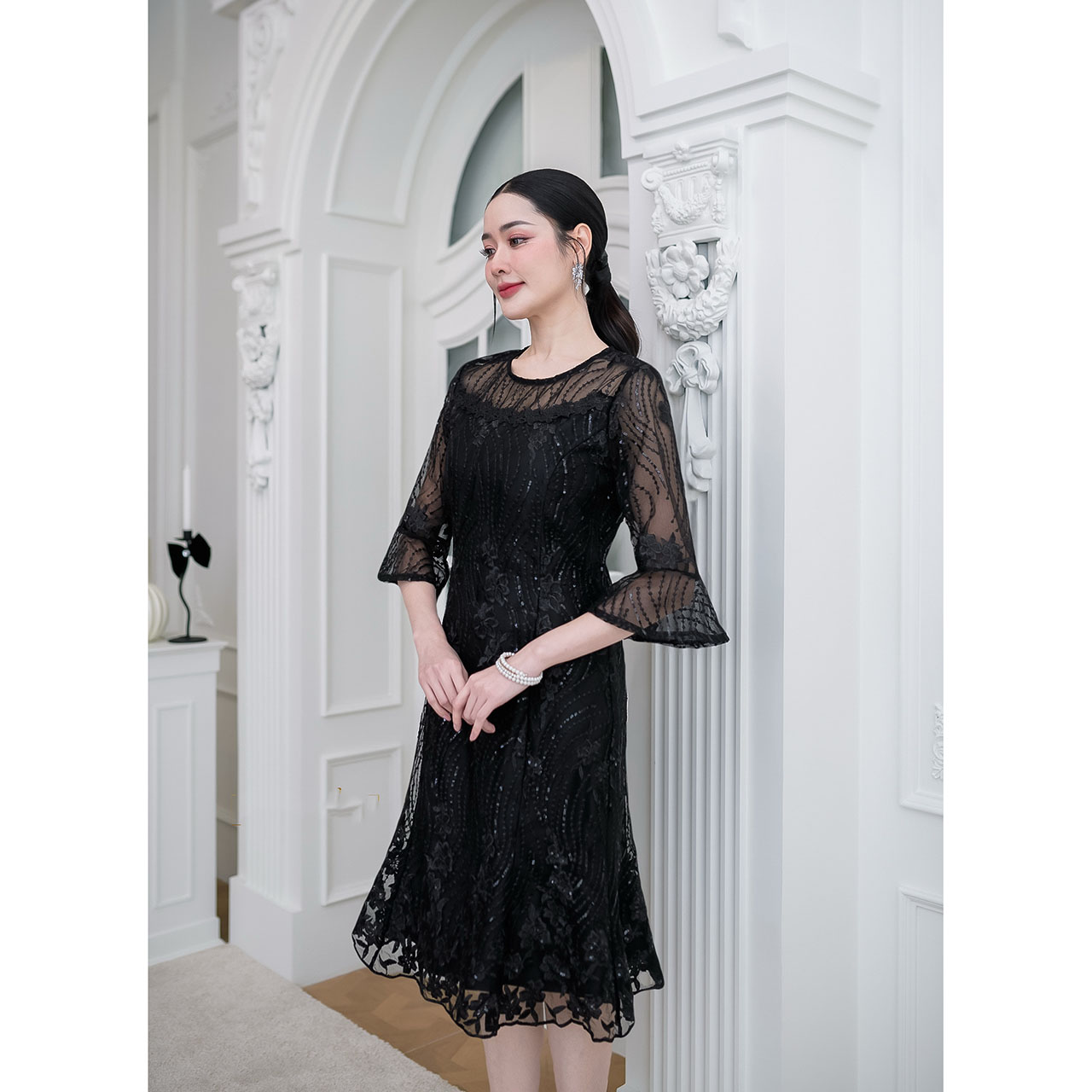 kudapy เดรสสั้นสีเขียว/สีชมพูกะปิ/สีดำ ลูกไม้ทั้งชุด งานปักดอกไม้ประดับเลื่อมโทนสีเดียวกับชุด ลายแถวไม้เลื้อยปักสลับงานสวยดูดี