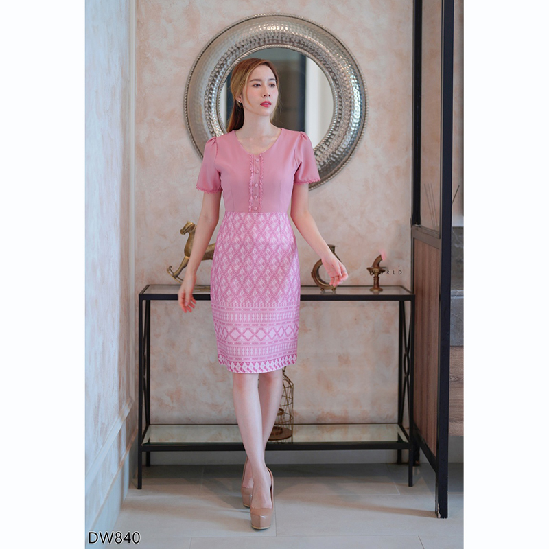 kudapy เดรสสั้นสีชมพู/สีเหลือง/สีเทา แต่งลูกไม้กระโปรงลายไทย