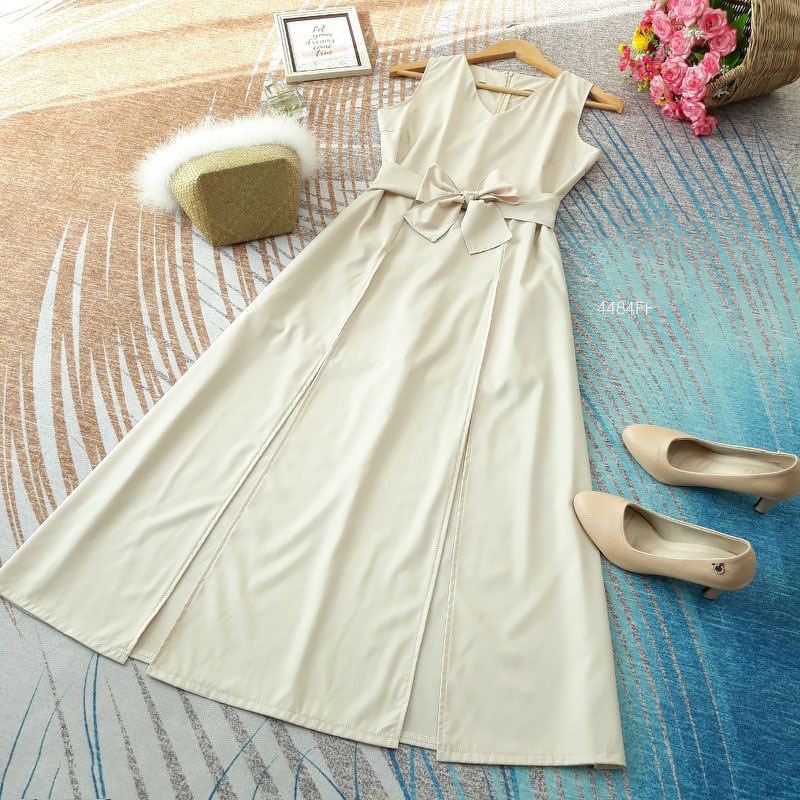 kudapy จั๊มสูทขาสั้นสีแดง ขาว ครีม กรม น้ำตาล ดำ คอวีแขนกุด ดีเทลแต่งผ่ายาวผ่าด้านหน้า ขาสั้นด้านใน มีซิปซ่อนด้านหลัง มีเชือกแยกสำหรับผูกเอว 1 เส้น