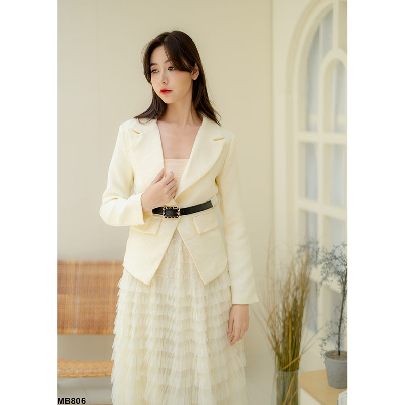 kudapy Set blazer + belt เซ็ทเสื้อเบลเซอร์เข้าคู่สีครีม กับกระโปรงยาวทรงระบายชั้นๆเป็นเลเยอร์ ให้ลุคเจ้าหญิงสุดคลาสซี่แห่งเมืองผู้ดี