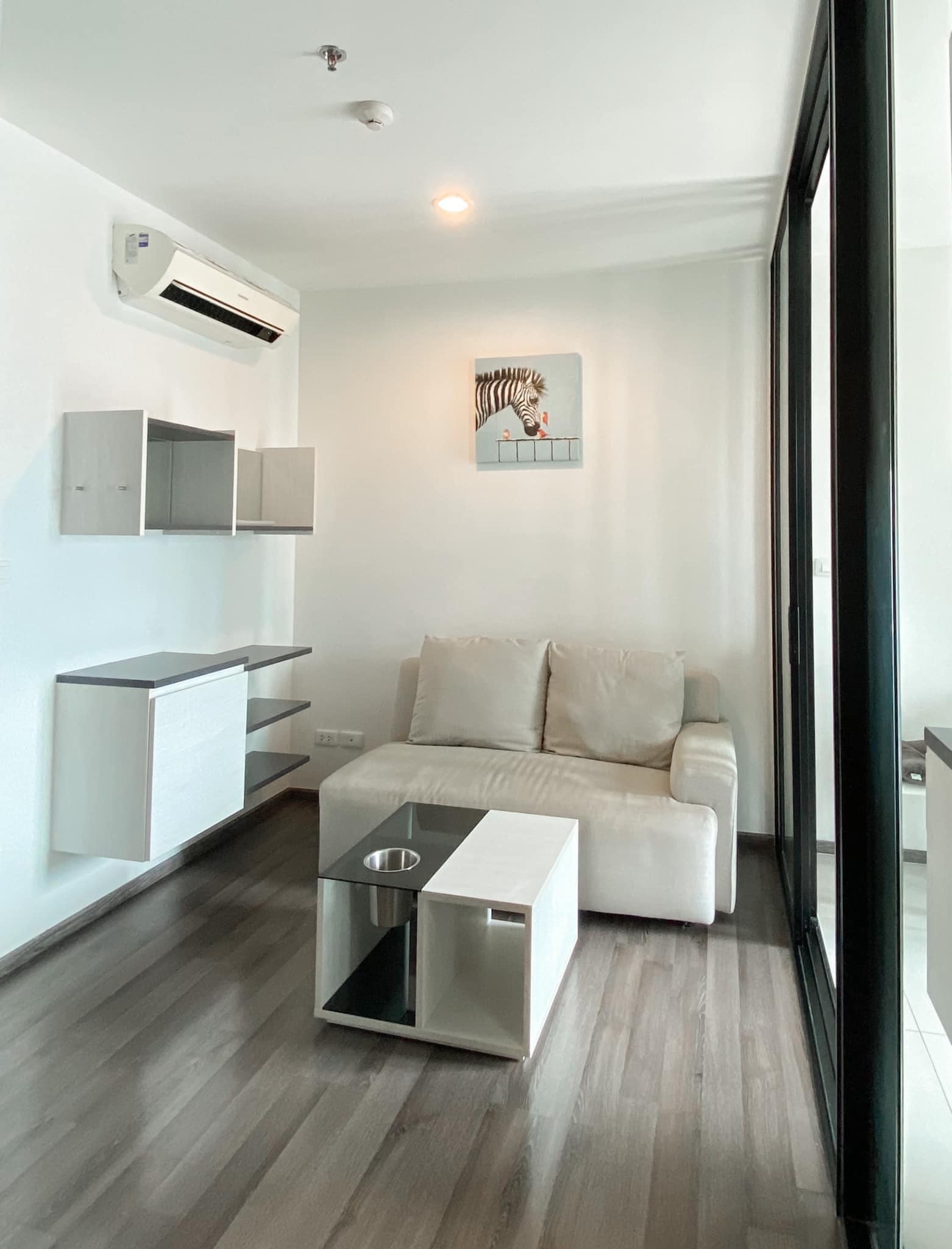 ห้องน่าอยู่ The Base Park West Sukhumvit 77 ให้เช่าเฟอร์ครบวิวสวย สอบถามแอด Line ID : Smile-easy