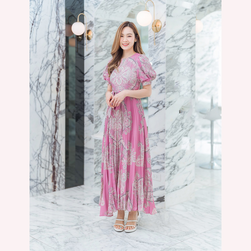 kudapy เดรสยาวสีชมพู/สีกรม กระโปรงอัดพลีทลายโรมัน+เชือก