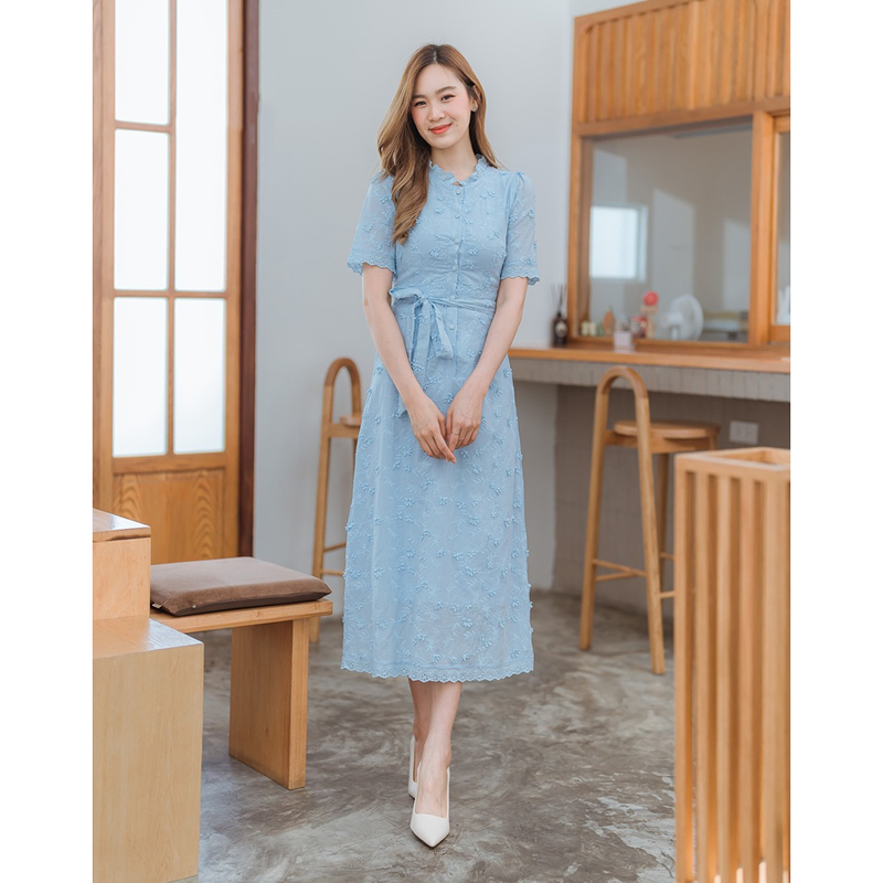 kudapy เดรสยาวสีฟ้า/สีชมพู/สีขาว ลายปักมือกระดุมหน้าบวกเชือก