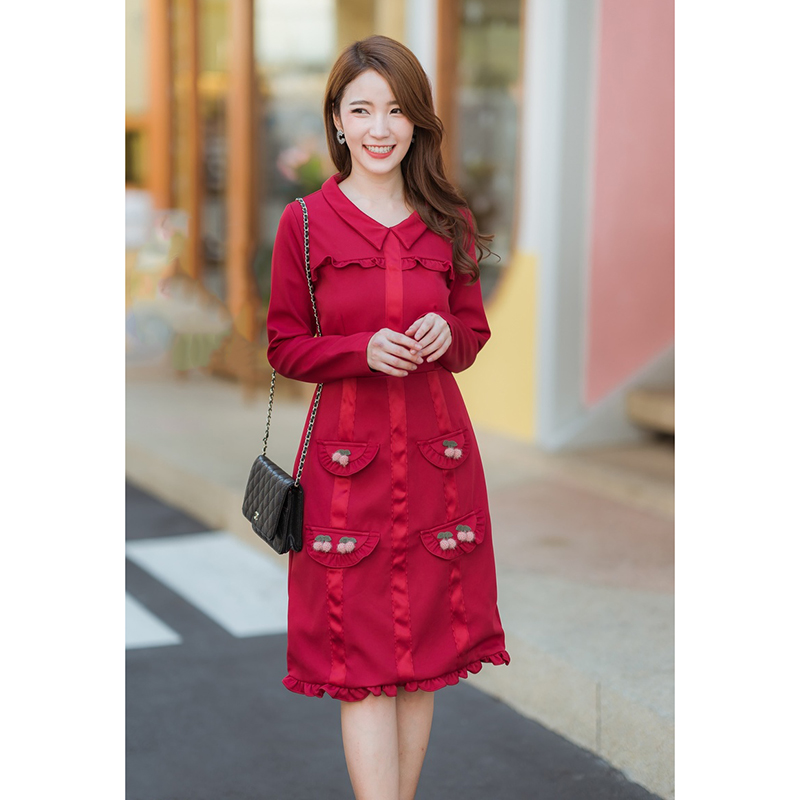 kudapy เดรสสั้นสีแดง ปกแขนยาวแต่งเชอรี่สวยใส่แล้วดูดี