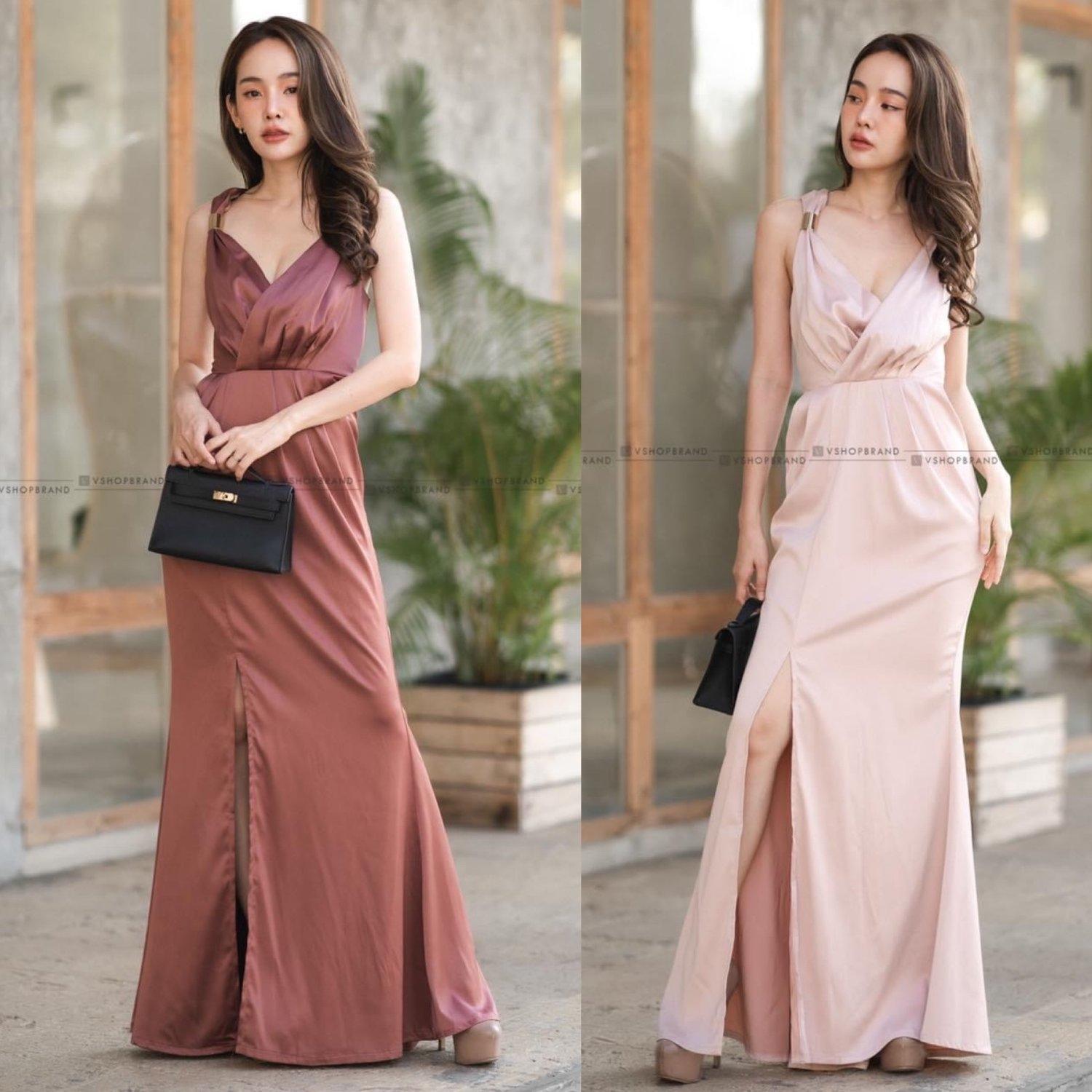 kudapy แม็กซี่เดรสยาวใส่ออกงาน สีน้ำตาล/สีชมพู คอวี ผ้าวาเลนติโน่ เนื้อผ้านิ่ม แต่งดีเทลเพิ่มอะไล่ทองช่วงไหล่