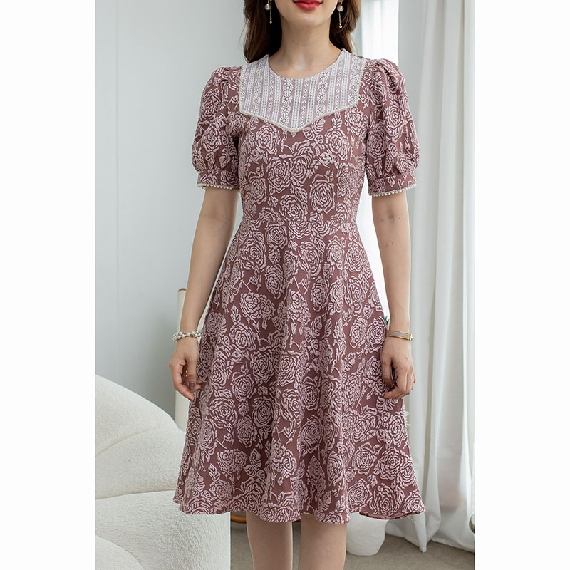 kudapy เดรสสั้นสีครีม/สีชมพูกะปิ ผ้าแจ็คกาด สวยหวาน สวยละมุนมากๆค่ะ มีดีเทล ตัดต่อลูกไม้สีขาวช่วงอก และแต่งล้อมด้วยมุกสีขาว